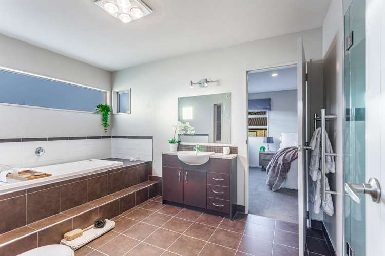 17 Glen Bay Close Pinehill_18