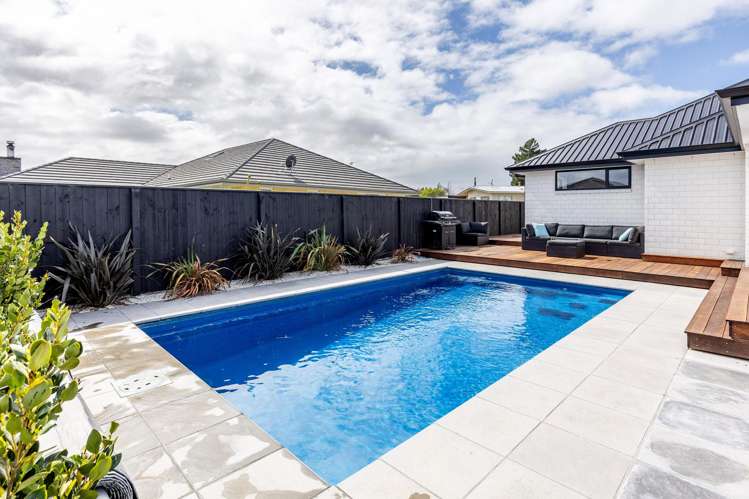 8 Hurricane Way Burleigh_15