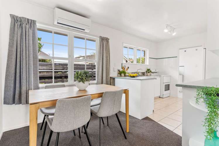 2/11 Vivian Wilson Drive Eastern Beach_7