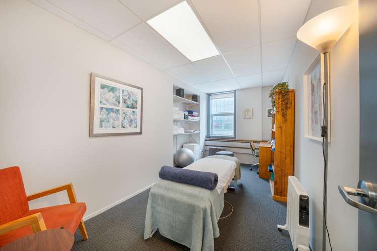 8/92 Queens Drive Hutt Central_11