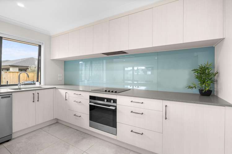 13 Leebank Crescent Riverhead_5