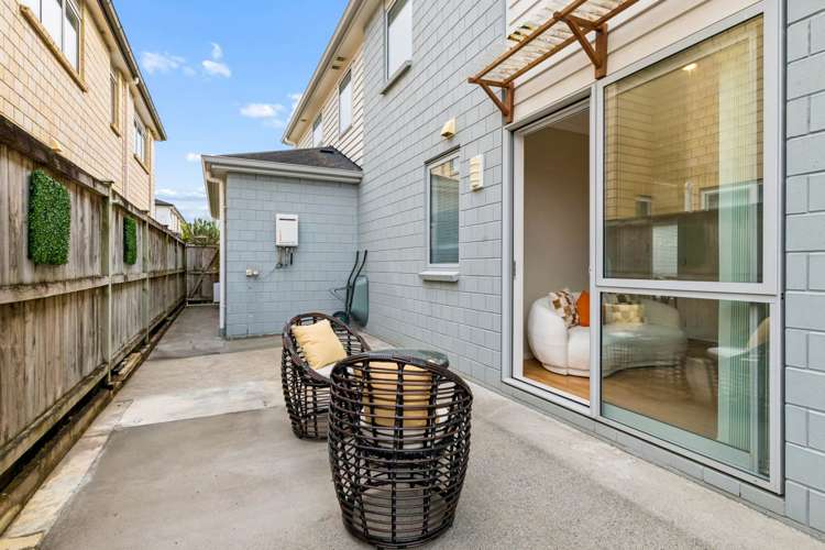 4 Sunglade Grove Flat Bush_17