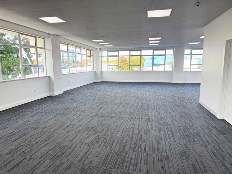 West/960 Victoria Street_0