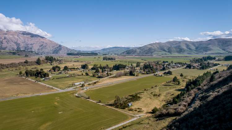 8 East Road Lumsden Surrounds_5