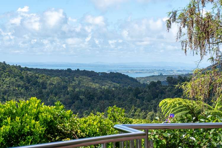 854 West Coast Road Waiatarua_18