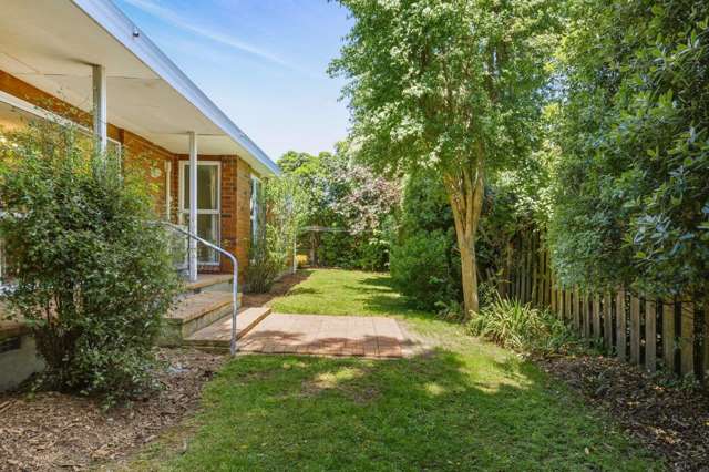 Smart, Sunny and Move in Ready!