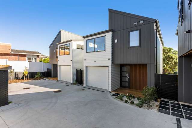 Brand New Elegant Living – Rangi Zone – Sea Views