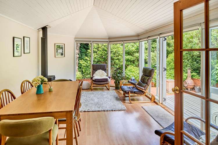 15 Whiorau Grove Lowry Bay_8