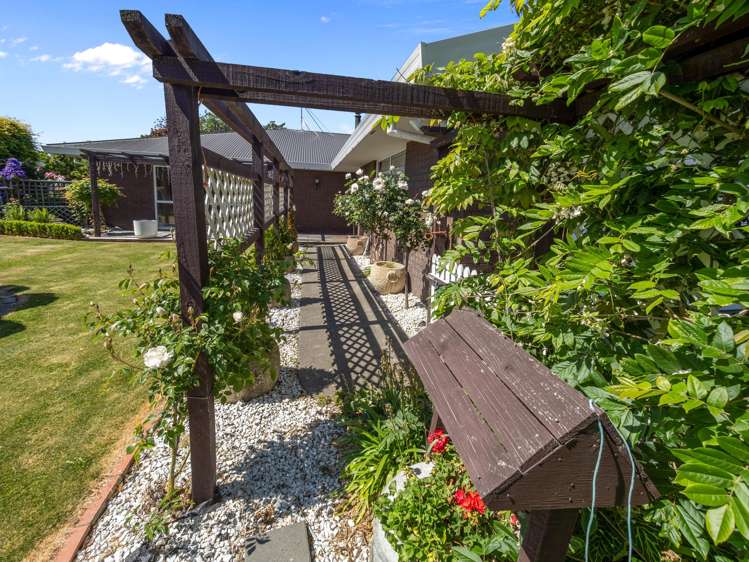 9 Falcon Drive Allenton_23