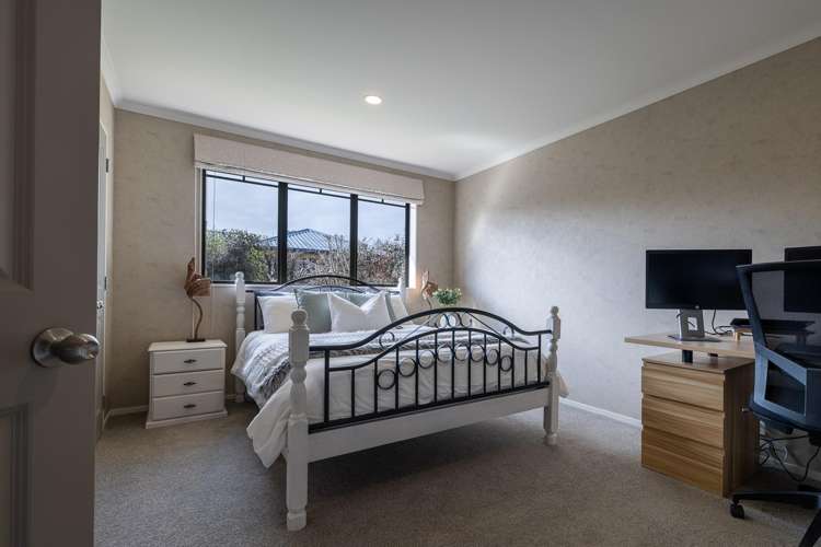 6 Shadbolt Drive Leamington_17