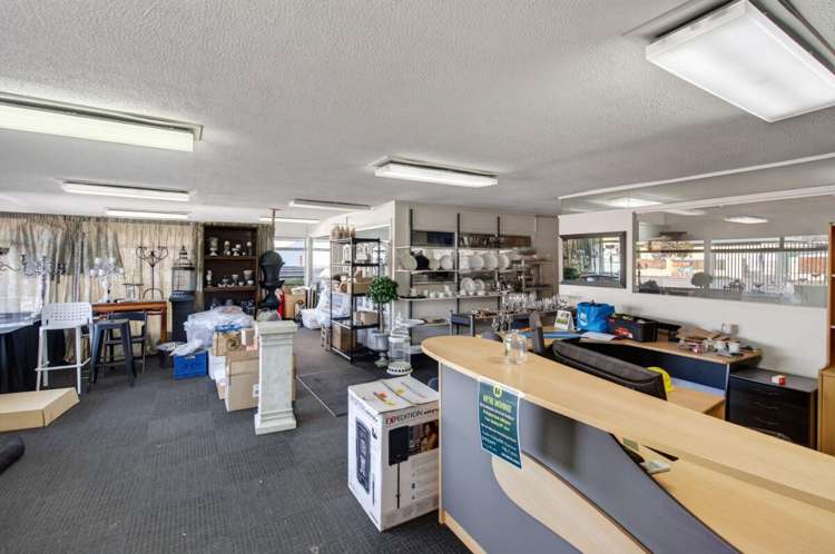 61 Shakespeare Road Waltham_11