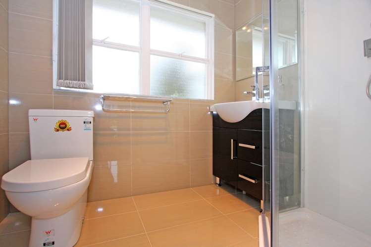 1b Eaton Road Hillsborough_5