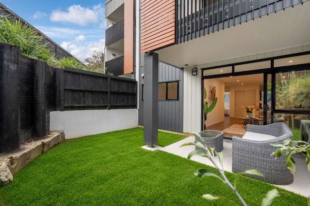 Private & sunny courtyard, limited release!
