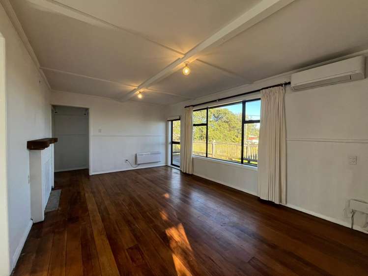 22 Mahoe Street Ōtaki Beach_14