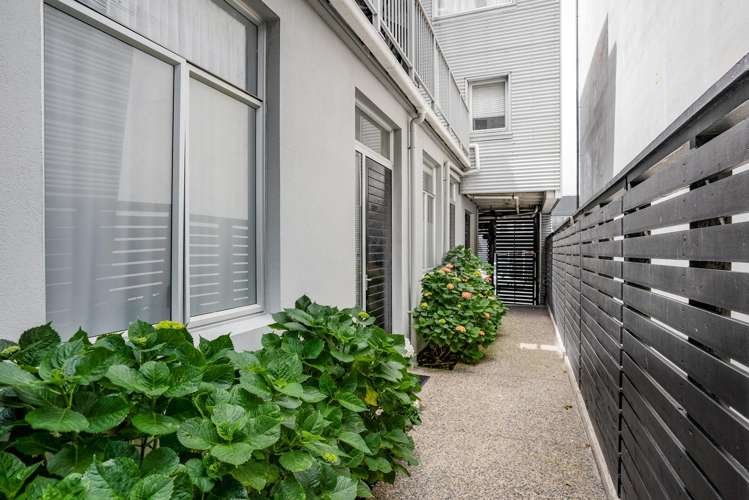 10/24 Hanson Street Mount Cook_6