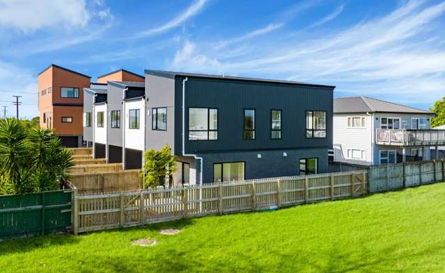 Your Parkside Retreat Freehold NO BC