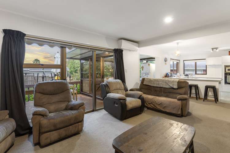 32 Kurnell Drive Botany Downs_9