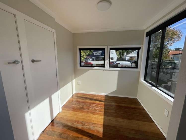 23 List Street 10859_12