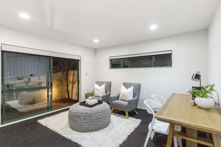 5 Baulcomb Parade Windsor Park_18