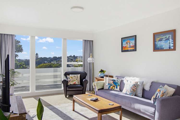 10 Lawry Street Moturoa_9