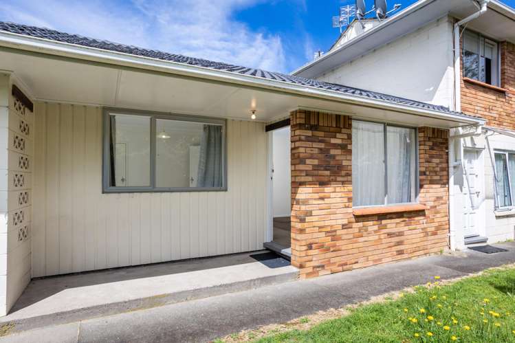 2/45 Willcott Street_0