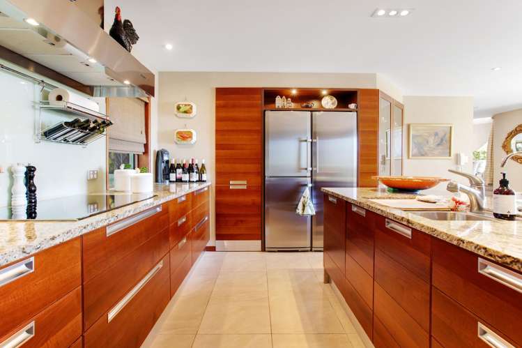 131 Point View  Drive East Tamaki Heights_16