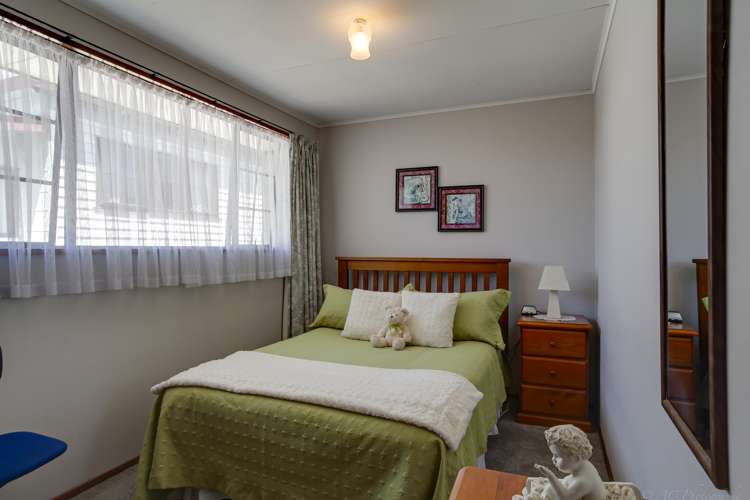2/105 Le Cren Street Seaview_9