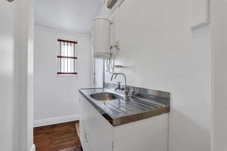 175 + 175A High Street Eltham_36