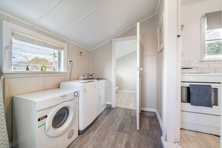 2 Davis Grove Wainuiomata_15