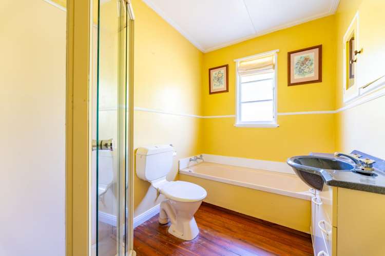 1 & 2/28 Nile Street Highfield_8