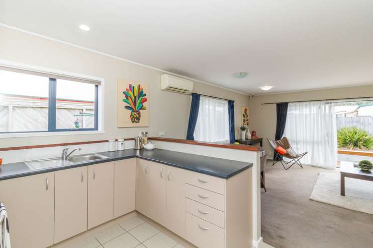 2/4 Ipswich Grove Wainuiomata_6