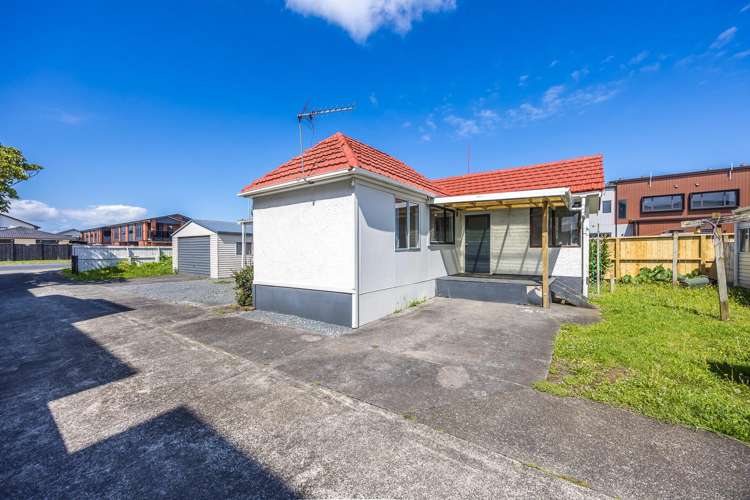 725 Massey Road Mangere_13