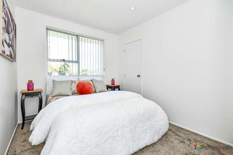 2 Serrano Place Clover Park_5