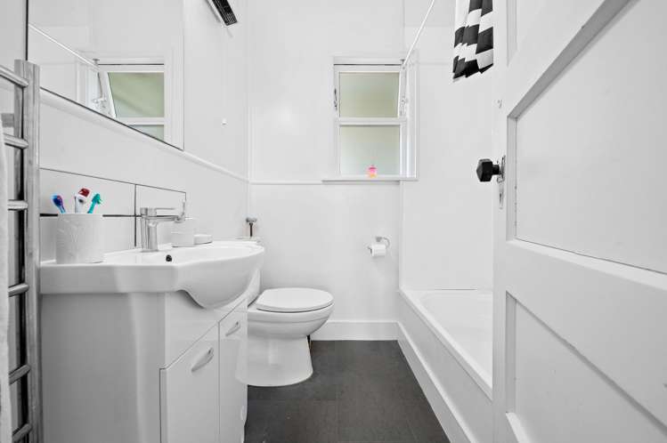 14 Plunket Terrace Hamilton East_14