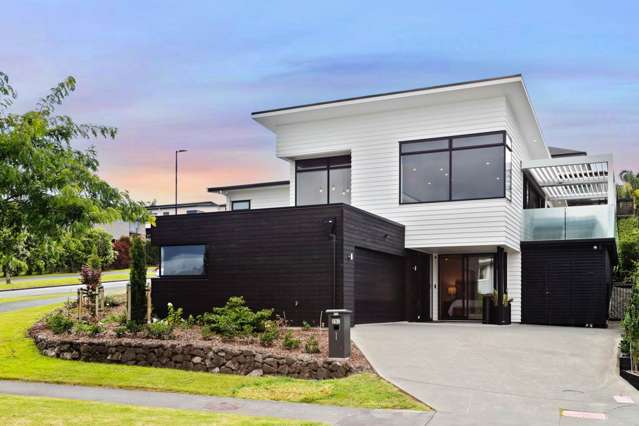 Ex-Showhome Living at Its Finest