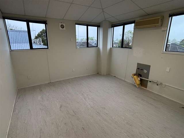 Unit 4 at 6 Tennyson Road Enderley_3