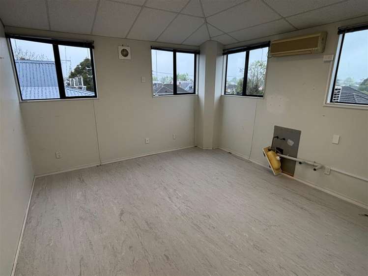 Unit 4 at 6 Tennyson Road Enderley_3