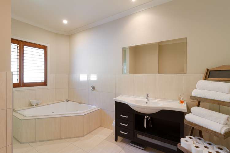 126 Kent Terrace Taradale_13