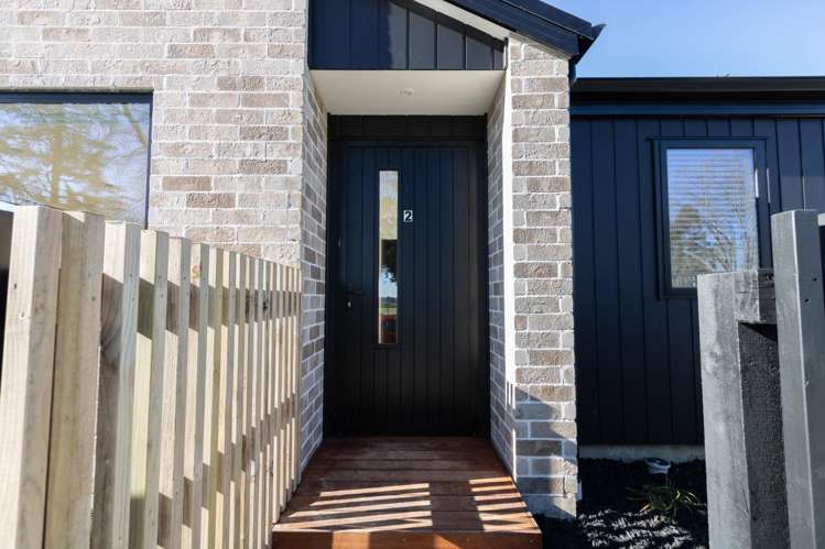 2/8 London Lane 11373_12