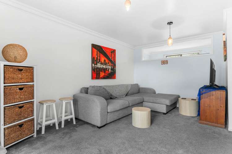 6 Shearwater Street One Tree Point_21