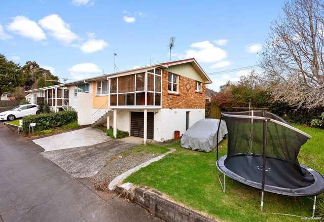 PREMIUM MANUREWA LOCATION – WALK TO SIKH TEMPLE!
