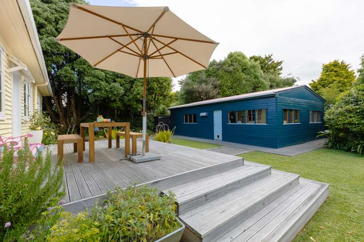 85 Savage Crescent West End_24