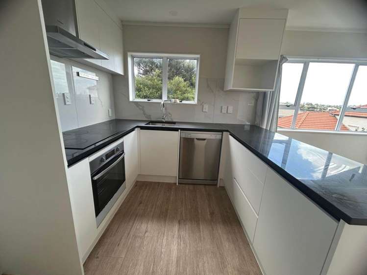 1/16 Cambric Place Botany Downs_4