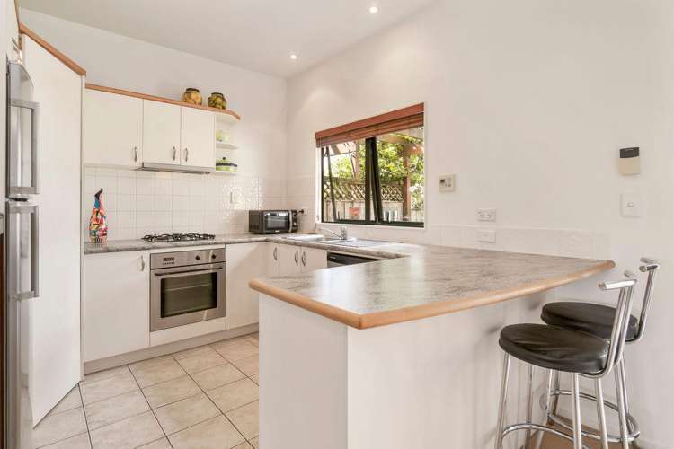 2/8 Tuscany Way Te Atatu Peninsula_6
