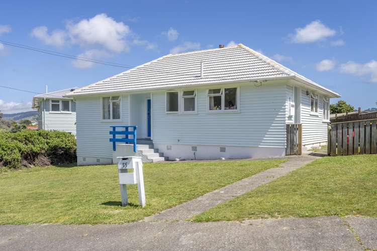 35 Cornwall Crescent Cannons Creek_0