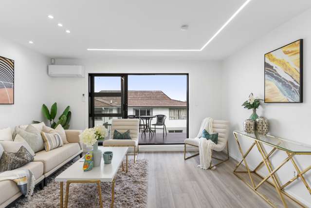 Brand New & Freestanding House in Northcross