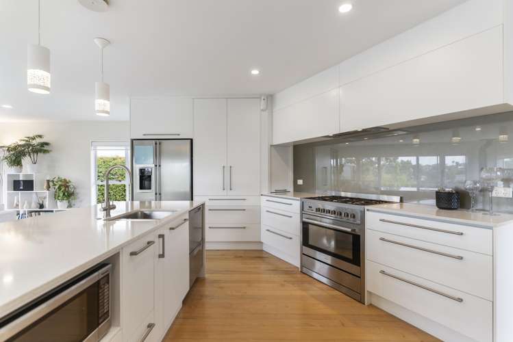 19 Mayfair Crescent Mairangi Bay_4