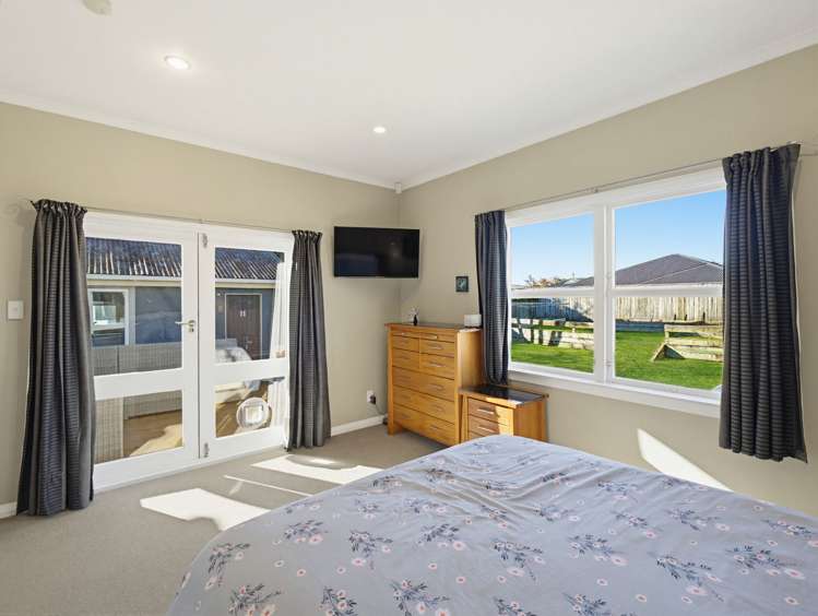 81 Guy Ave Takaro_14