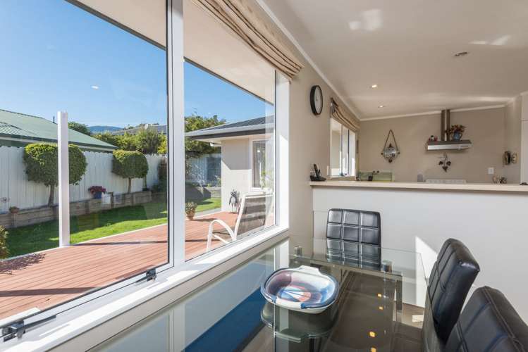 12 Kate Edgar Place Stoke_14