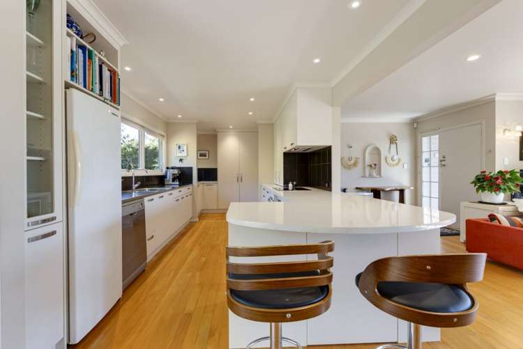 25 Churchill Avenue_4